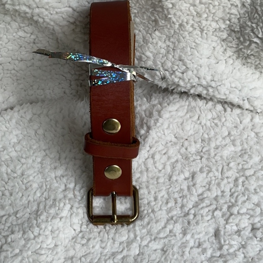 NWT Brown Leather Belt with Classic Gold Toned Hardware Design Size 42